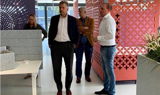 Bedrijfsbezoek Huislijn Kantoormeubelen